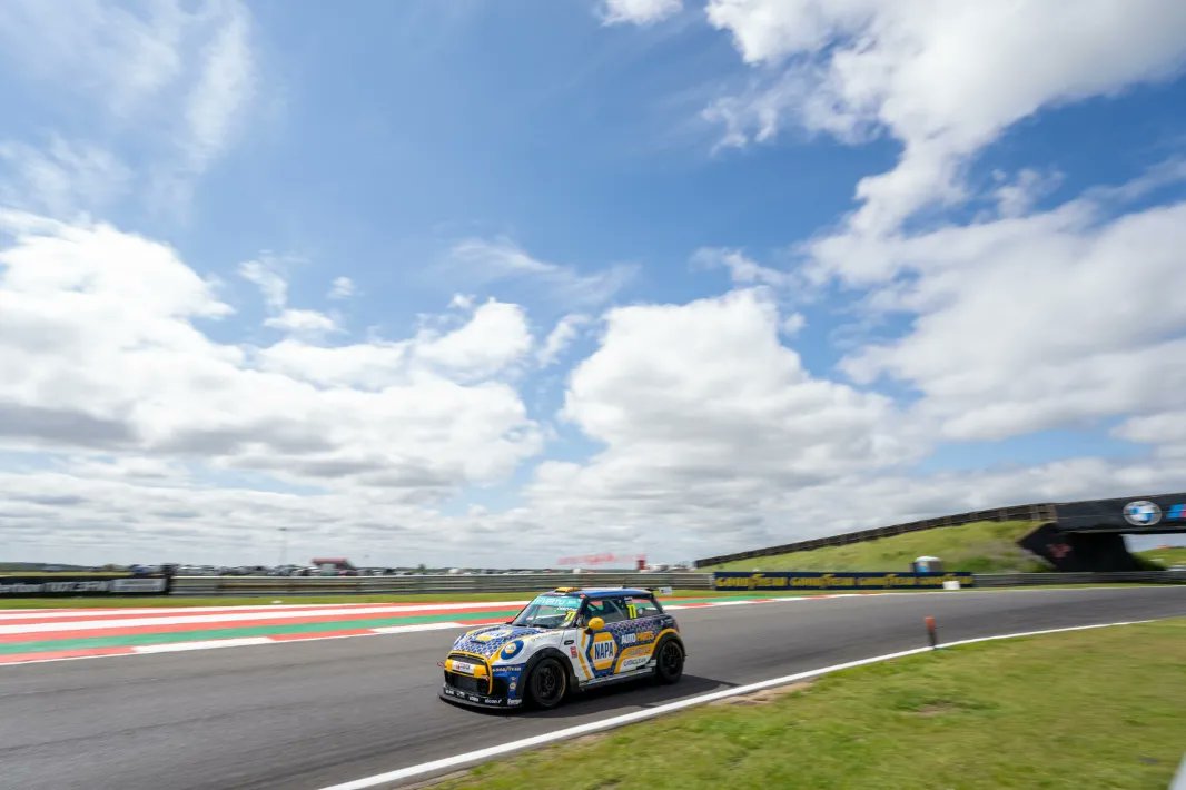 Kicking off the weekend strong with solid Free Practice Sessions in the MINI CHALLENGE! 👊🚗💨 #NAPARacingUK #naparacing #MINICHALLENGE #jcw