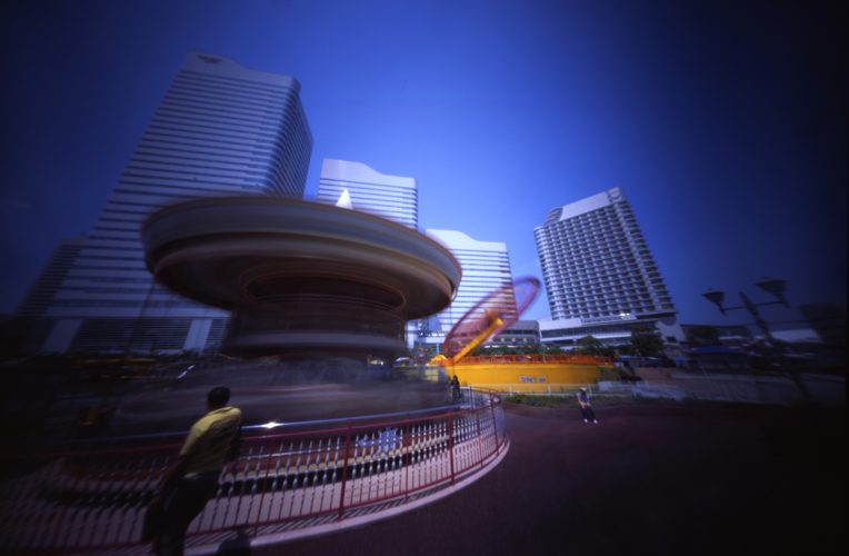 過去作品から毎日1枚、#針穴写真 上げいる。1112日目。
#遊園地 
#pinhole 
#pinholephotography 
#ピンホール写真 
#lensless 
#analogphotography 
#onfilm 
#fujifilm 
#velvia50 
#filmisnotdead 
#velvia50をなくさないで 
#mediumformat 
#120film 
#6x9 
#believeinfilm 
#1日1枚針穴写真