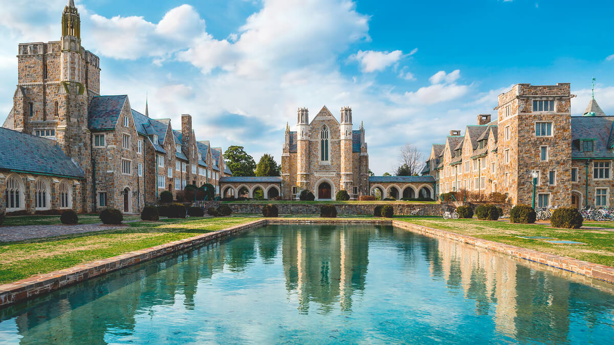 @JeremyTate41 Berry College is unreal. Stunning fountains and pools surrounded by magnificent English Gothic-style buildings. It's 27,000-acre campus is also the largest in the world.