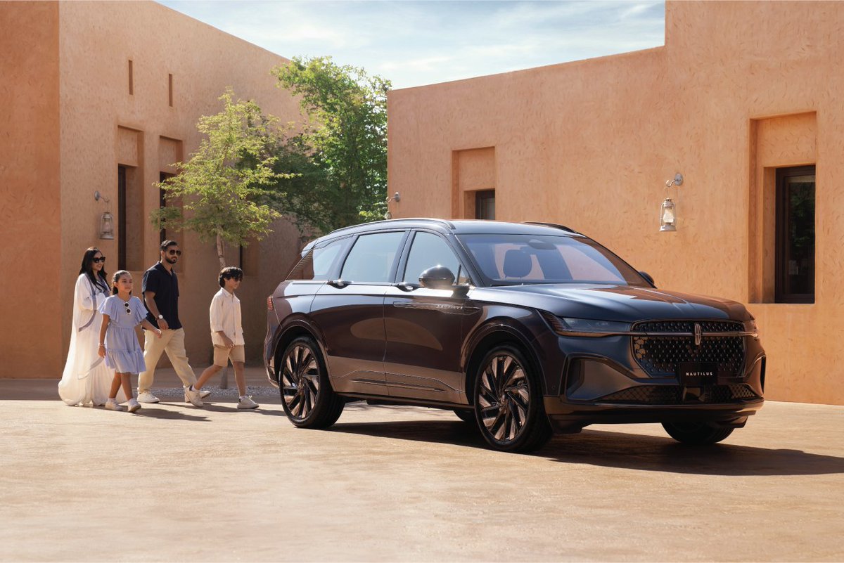 Where comfort meets sophistication.
Experience #LincolnNautilus

حيث تلتقي الراحة بالفخامة.
اختبر #لينكون_نوتيلوس

Me.Lincoln.com