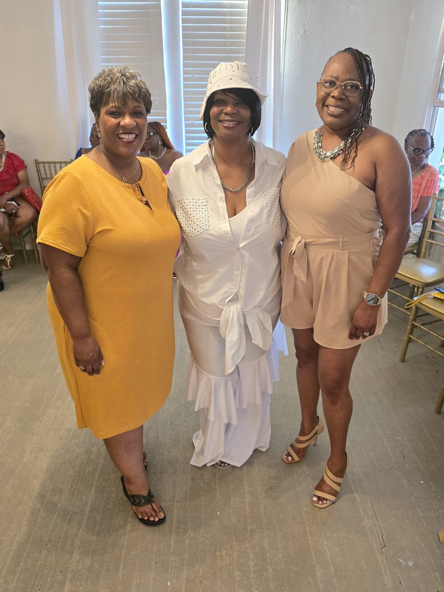 sunpumpmemo's tweet photo. Congratulations to my sis, Bridget L. Allen! She will soon be a married woman. We had so much fun at the Head Over Heels party! https://t.co/BDCR9eYbbp