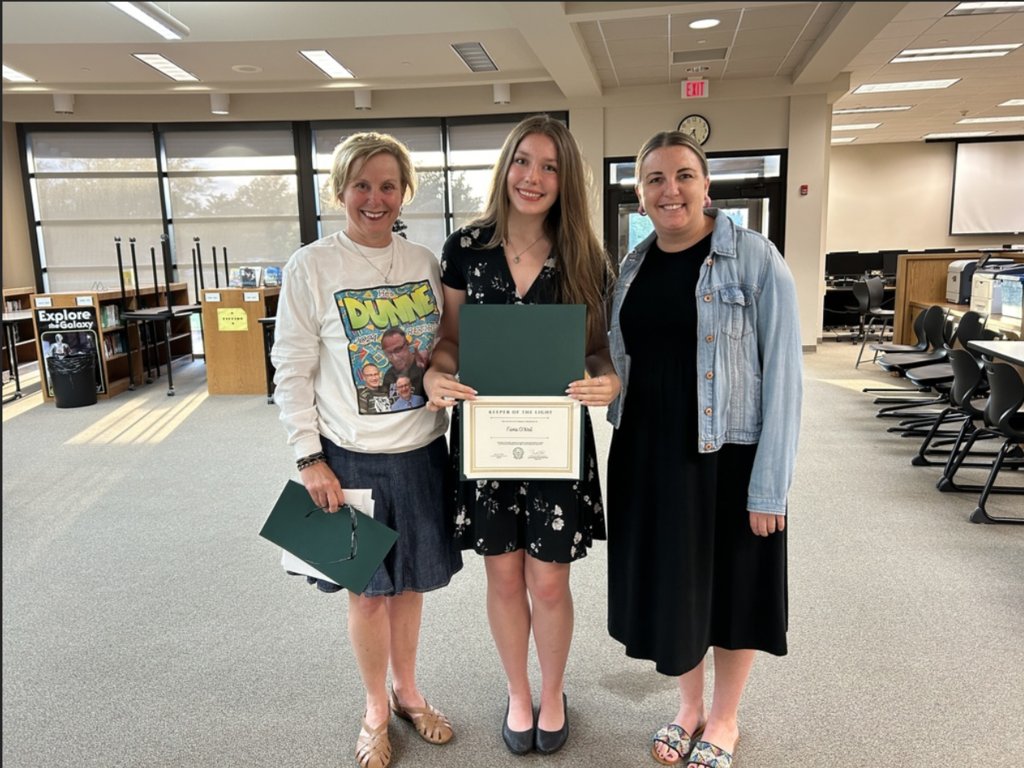 Congrats to Dan Dunne and Fiona O'Neill, who were honored at the #BHSD228 Board of Education meeting as OFHS's Keeper of the Light Award! Well done! #TheBengalWay #KOL