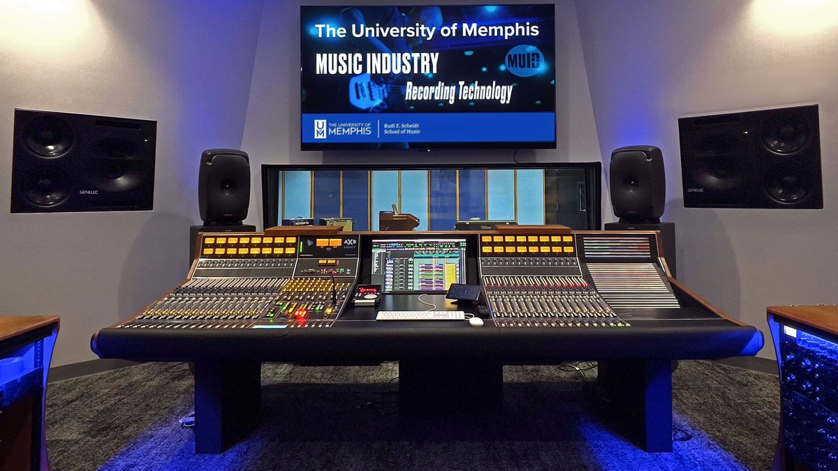 ThisIsAPIaudio's tweet photo. This 32 Channel AXS Console was recently commissioned at University of Memphis Rudi E. Scheidt School of Music. #apiaudio #recordingstudio #recordingconsole #apiAXSconsole #apiAXS #studiogear #musicproducer #musicproduction #mixengineer https://t.co/cuQylNuS0I