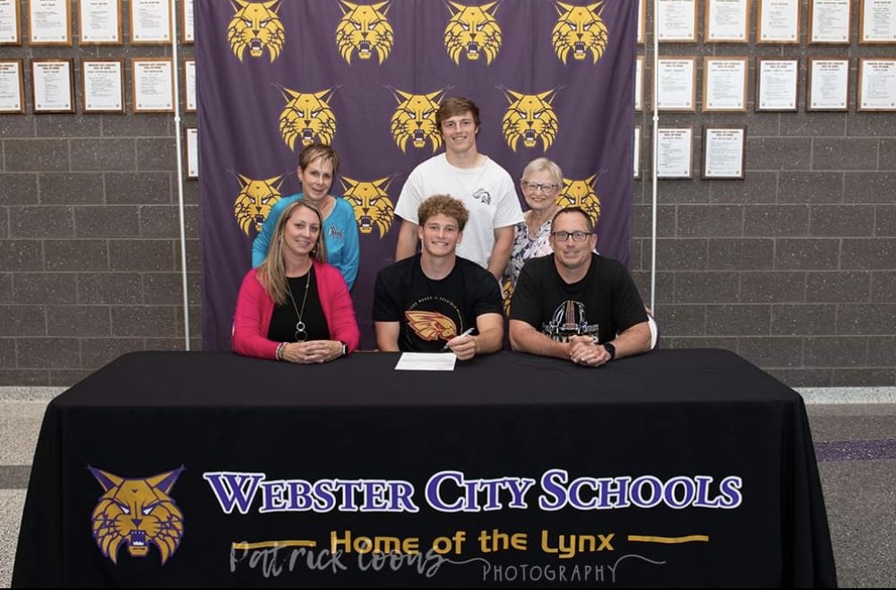 hiss41's tweet photo. Keegan made it official he will major in biology and be a Kohawk. @CoeBaseball @KohawksFootball @hisler_keegan2 https://t.co/eWh2ENcoV0