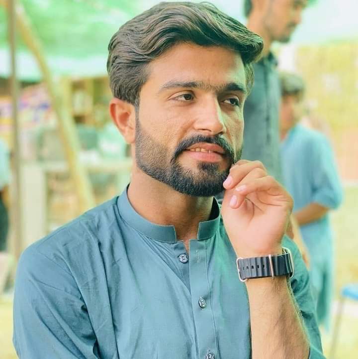 sindhisagar786's tweet photo. ٿي سون جو رهيو, هو سنسار ۾ سدائين
ماڻھوء وري مٽي جو, توسان ملي ٿيو آ
#ReleaseAliRazaBrohi

(هرچند ساگر) https://t.co/pjUcJiiM0M