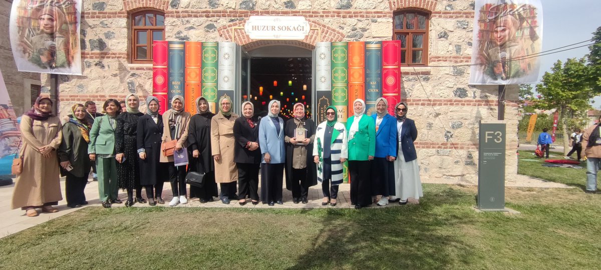 📍Şule Yüksel Şenler Vakfı Kitap ve Kültür Günleri Onursal Başkan Sayın Emine Erdoğan Hanımefendi'nin teşrifleriyle Rami Kütüphanesi’nde başladı. 24-27 Mayıs tarihleri arasında 4 gün sürecek kitap fuarı ve kültürel etkinlikleri davetlisi olarak katılım sağladık. Herkesi bu