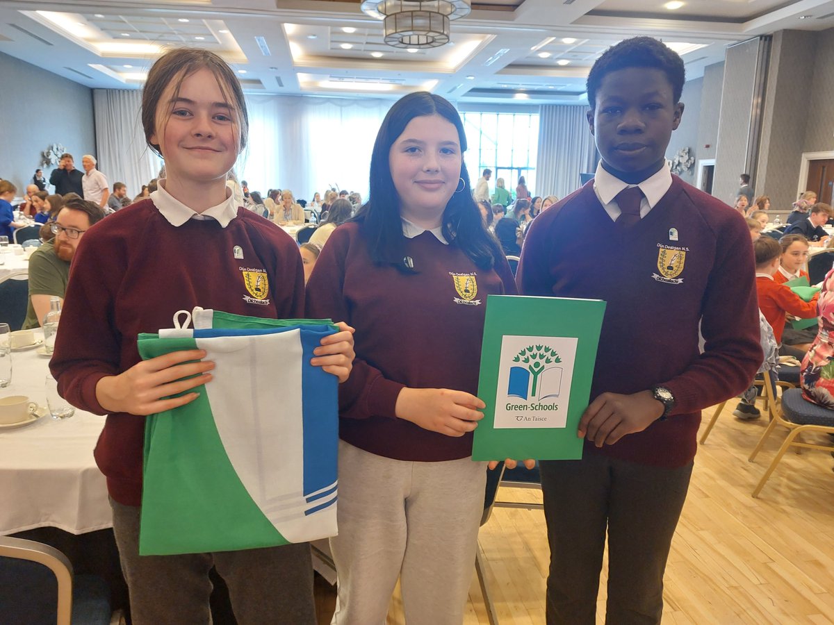 Well done to the Students of Our Lady's College and Dun Dealgan NS on receiving their Green Flag 🙌 at our Green Schools Award ceremony💚 held in the Fairways on Wednesday. keep up the great work! #greenschools #community #antaisce #louth
