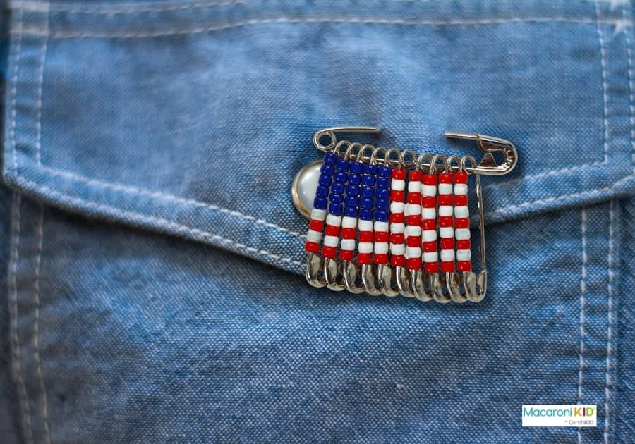 Show off your patriotic spirit with this DIY American Flag Pin this Memorial Day! 🎉It's so easy- you can make this beaded masterpiece with your kiddos. 

tinyurl.com/mubh4r5z

#MacaroniKID #MemorialDay #DIYProject #EasyDIY #CraftingWithKids #KidsCrafts #KidsActivities