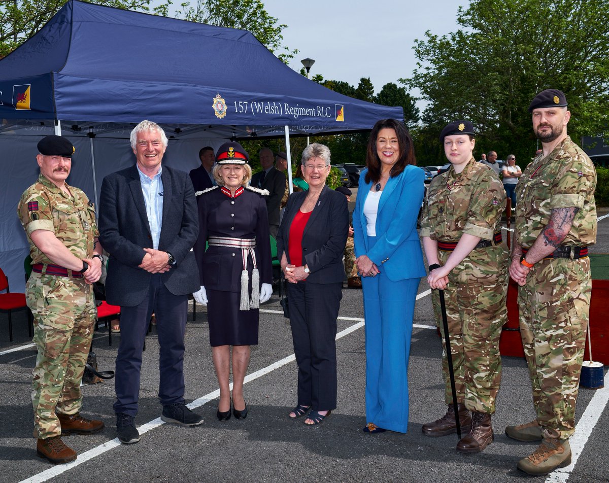 His Majesty’s Lord-Lieutenant of South Glamorgan Morfudd Meredith recently visited @CAVC’s Barry Campus to meet and inspect the College’s Combined Cadet Force (CCF) Unit. Read more: ow.ly/RcS050RU1HX