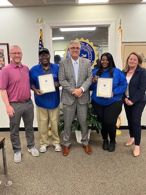 Yesterday, @cmeast and Matt Spoehr visited the Business Recovery Center in East Providence City Hall where East Providence Mayor Bob DaSilva recognized SBA Customer Service Representatives Martins Nnoko and Sheila Brown for all their hard work and dedication!