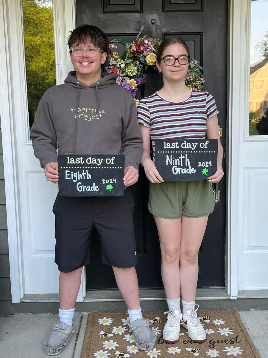 Last day of school! Let’s see those pictures of your littles on their last day!!!🤩