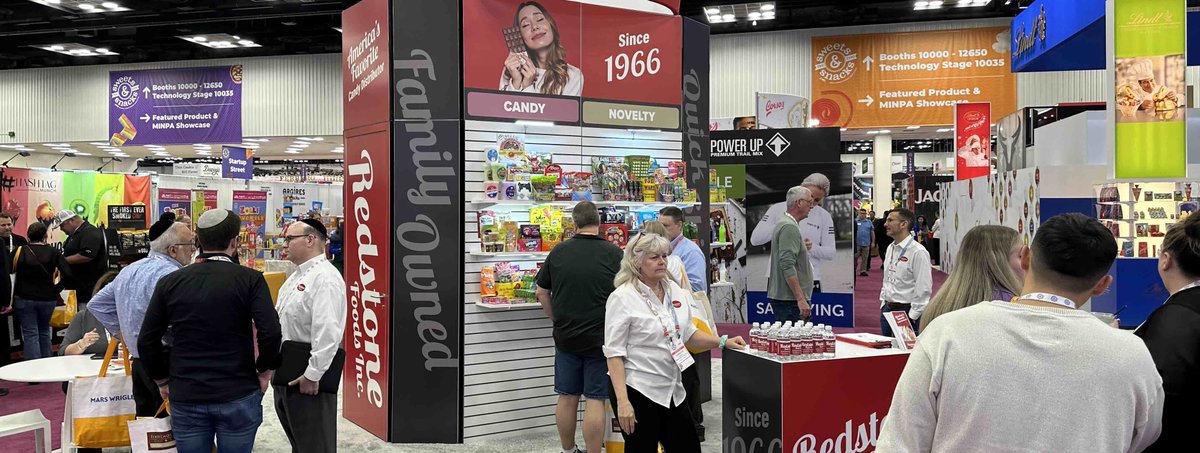 The 2024 #SweetsAndSnacks Expo was one for the books! From #Tajin flavored everything, to #mochi gummies, and even #DrPepper flavored beef jerky, check out everything that caught our attention at this year's event from @CandyUSA 
redstonefoods.com/candy-soda-blo…