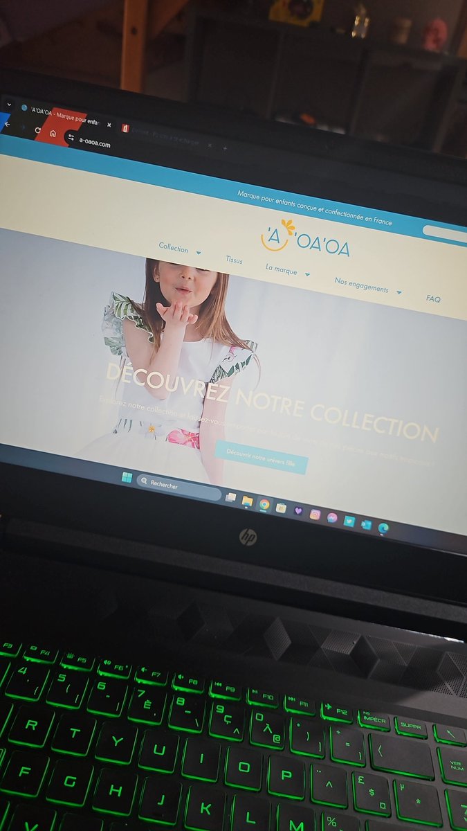 C'est quel niveau de fierté quand ta fille fait la page d'ouverture d'un site internet d'une marque de vêtement MadeInFrance ? 🥰❤️