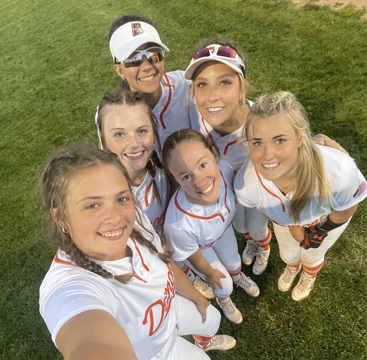 Finally…..celebrating our amazing seniors 🫶- such amazing careers and contributions to softball and more!  We wish them the best of luck in their next adventures! 🧡
<a href="/Kwarner1011/">Kayla Warner</a> 
<a href="/kendallkafar/">Kendall Kafar</a> 
<a href="/JulesBousquet20/">Juliette Bousquet</a> 
@daniellekauth
<a href="/avaschkeryantz/">ava</a> 

#ClassOf2024
#SeniorsOut
