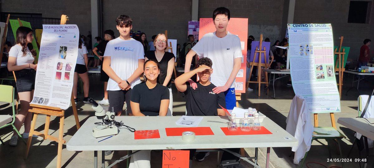 BioGeoClaraC's tweet photo. Día important per a l'IES Clara Campoamor. 1a mostra científicotecnològica #alaQciència Estem molt satisfets per la implicació de l'alumnat en la divulgació científica, i molt agraîts al @MuseuHN per l'ajuda @BiologiquesUV ,@CACiencies , @SomAlaquas https://t.co/GlUGQsjJvF