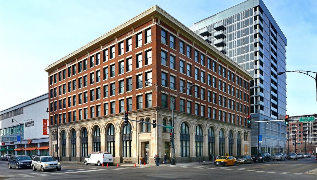 This week, City Council approved a tax incentive for the former Mid-City Trust &amp; Savings Bank at 801 W. Madison, which will be redeveloped as a hotel &amp; retail space. Proud to support this project, which will reactivate this space, create good union jobs, &amp; preserve this landmark!