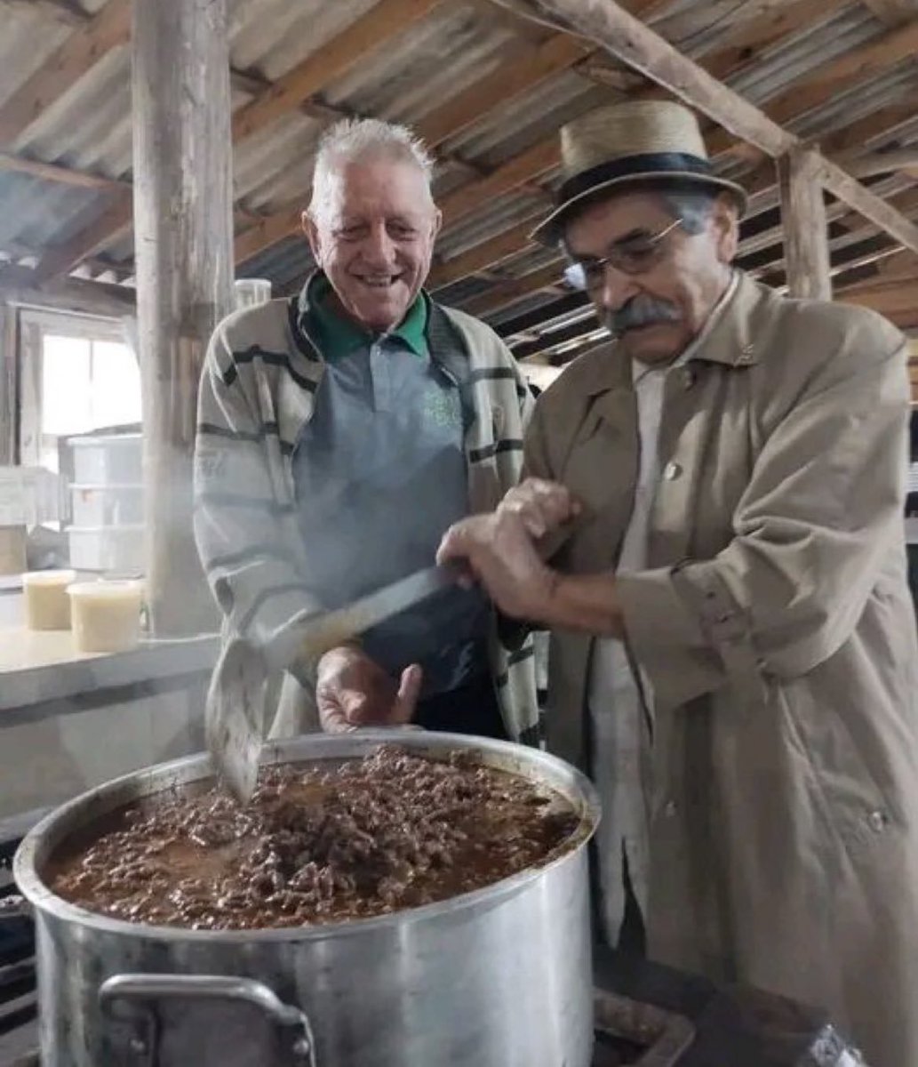 COVARDE! 

Gaúchos: vocês elegeram um sujeito sem nenhum vínculo com o RS, que na hora do aperto, se esconde atrás da idade (não se escondeu atrás da idade em 2018 para tirar fotinha com influencer novinha, em hotel no exterior, que o tratava como “Mozão”). Fizeram um turista