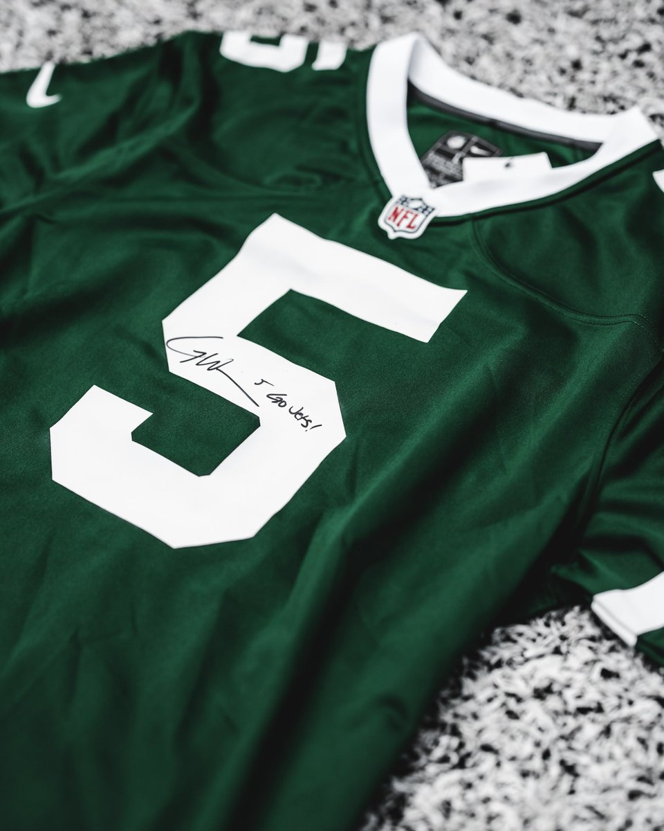 Who wants a new G5 @GarrettWilson_V signed jersey? Follow and retweet for a chance to win. Rules: nyj.social/3WQA4uV #Sweepstakes
