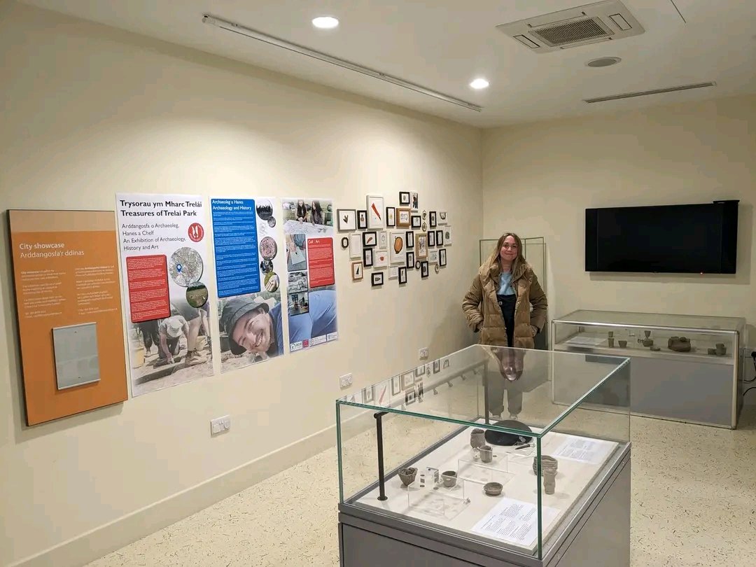 1/ Huge news! @CAERHeritage Treasures of Trelai exhibit of finds from recent community digs & co-created art NOW in the heart of Cardiff @TheCardiffStory until Sept! VISIT to discover more @ the origins of our city &the talented communities @elycaerau_ACE. @PEBradbury @cardiffuni