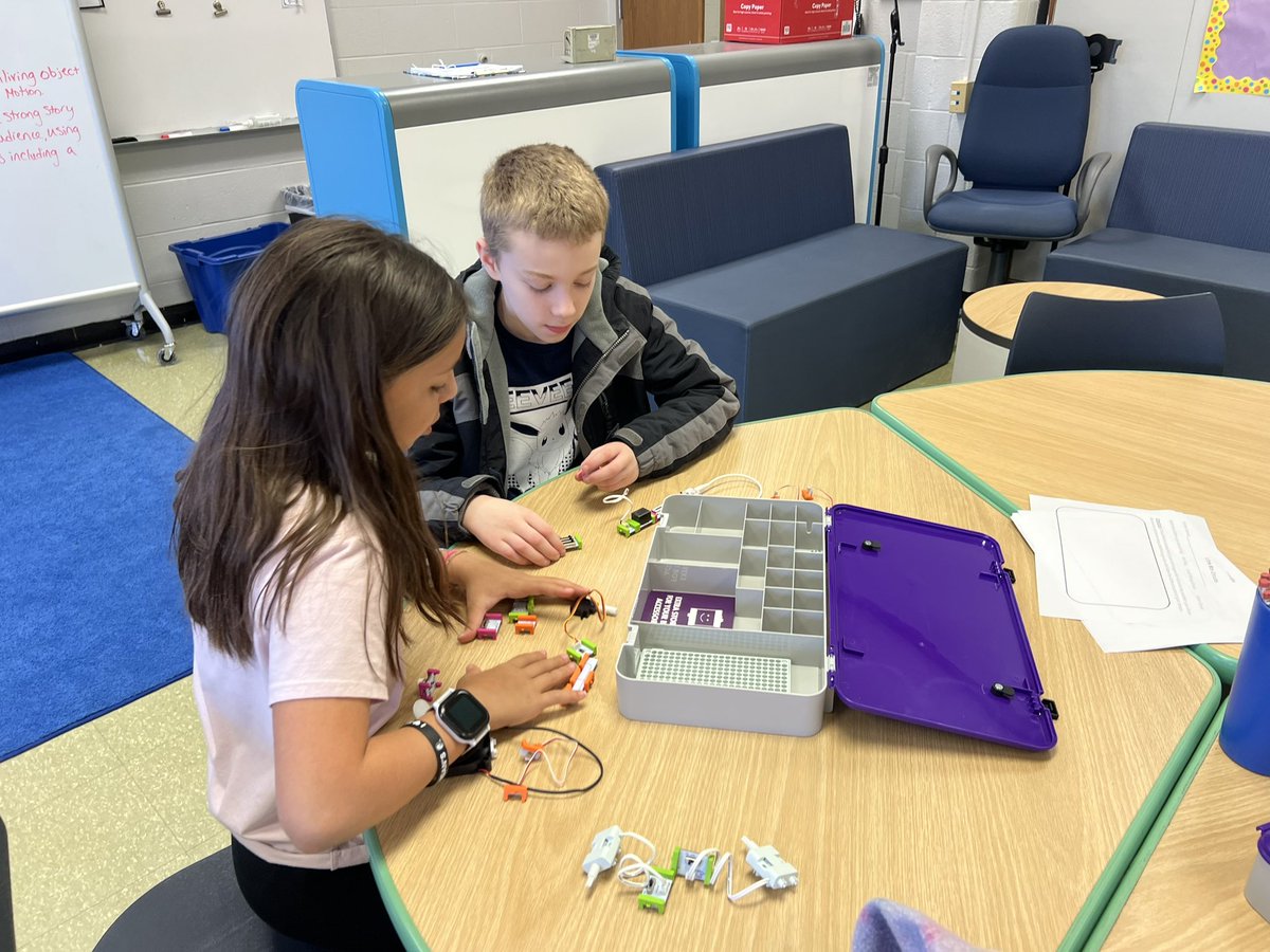 FCSDSPARKLab's tweet photo. Problem solving with @littleBits! @NSFairport 4th and 5th graders had to create a prototype of a device that solves a real-life problem using circuits. I have a feeling we have some future electrical engineers in the SPARK Lab! ⚡️

@FCSDtweets https://t.co/dcGVTwrEAV