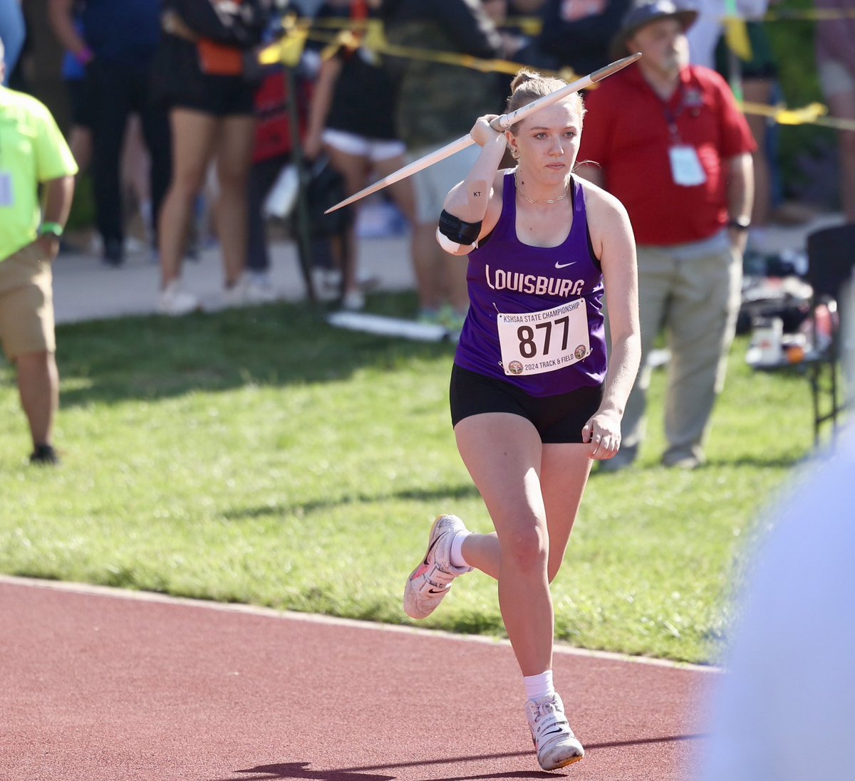 andysportscribe's tweet photo. In what was a tough javelin field today for the 4A girls, senior Katie Elpers and freshman Adelyn Moore just missed out on the medals. Elpers took 9th with a throw of 123-9 and Moore was 13th at 111-9. Congrats to you both on a great season! https://t.co/fSiqRZQy0J