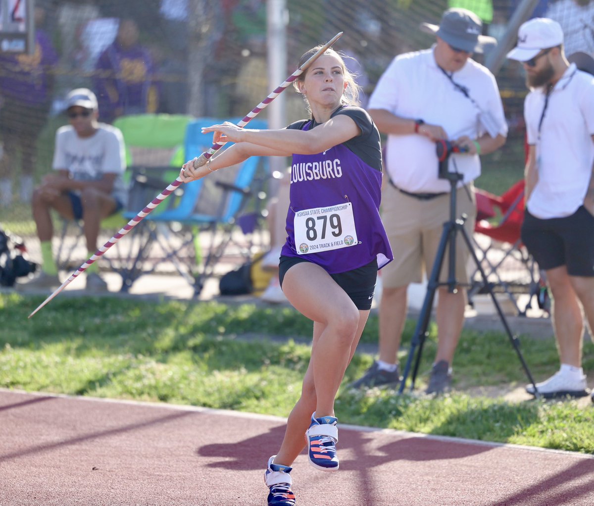 andysportscribe's tweet photo. In what was a tough javelin field today for the 4A girls, senior Katie Elpers and freshman Adelyn Moore just missed out on the medals. Elpers took 9th with a throw of 123-9 and Moore was 13th at 111-9. Congrats to you both on a great season! https://t.co/fSiqRZQy0J