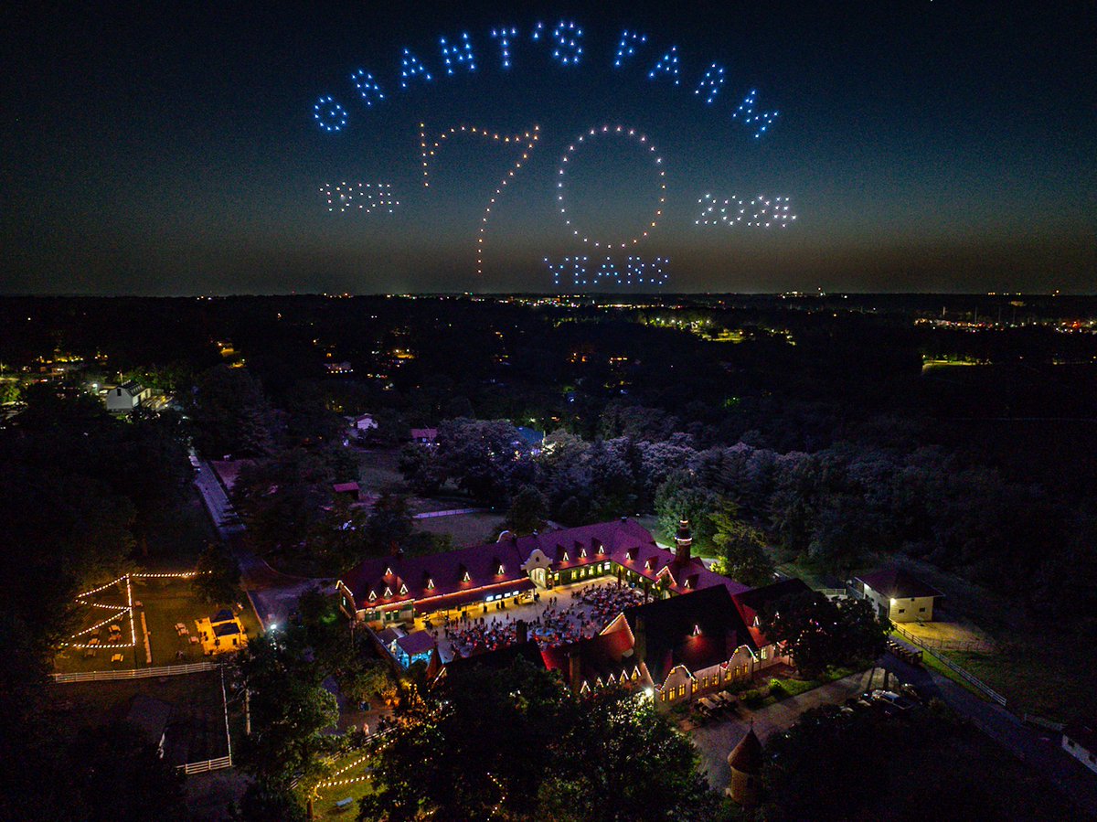 When you think you have the coolest car in the parking lot then these guys shows up with 250 cooler cars!! Drone shows every weekend this summer at Grants Farm!!
#GrantsFarm #DroneShow #STL #StLouis