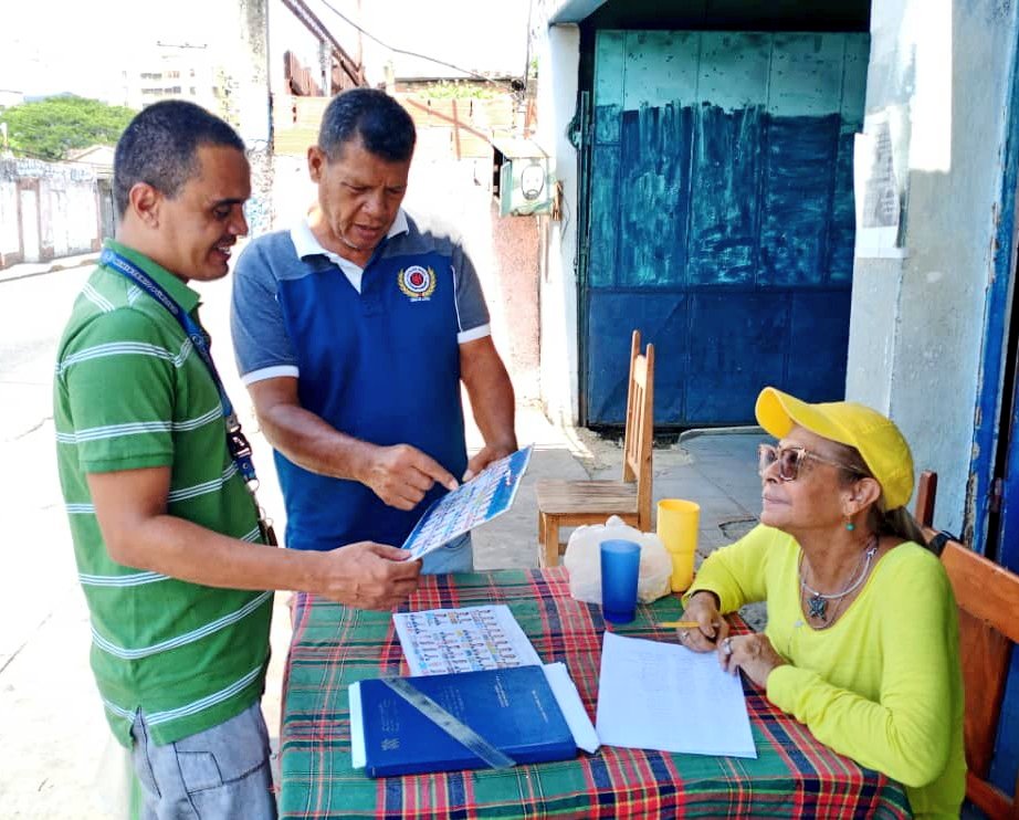 #Almomento punto informativo en La Cruz del Calvario explicando cómo votar este 28 de Julio por <a href="/EdmundoGU/">Edmundo González</a> por la tarjeta de la #Unidad 
🟡 <a href="/Pr1meroJusticia/">Primero Justicia</a> 
🟡 <a href="/ActivismoPJ/">Activismo PJ</a> 
#UnidadYVoto
#JusticierosConEdmundo