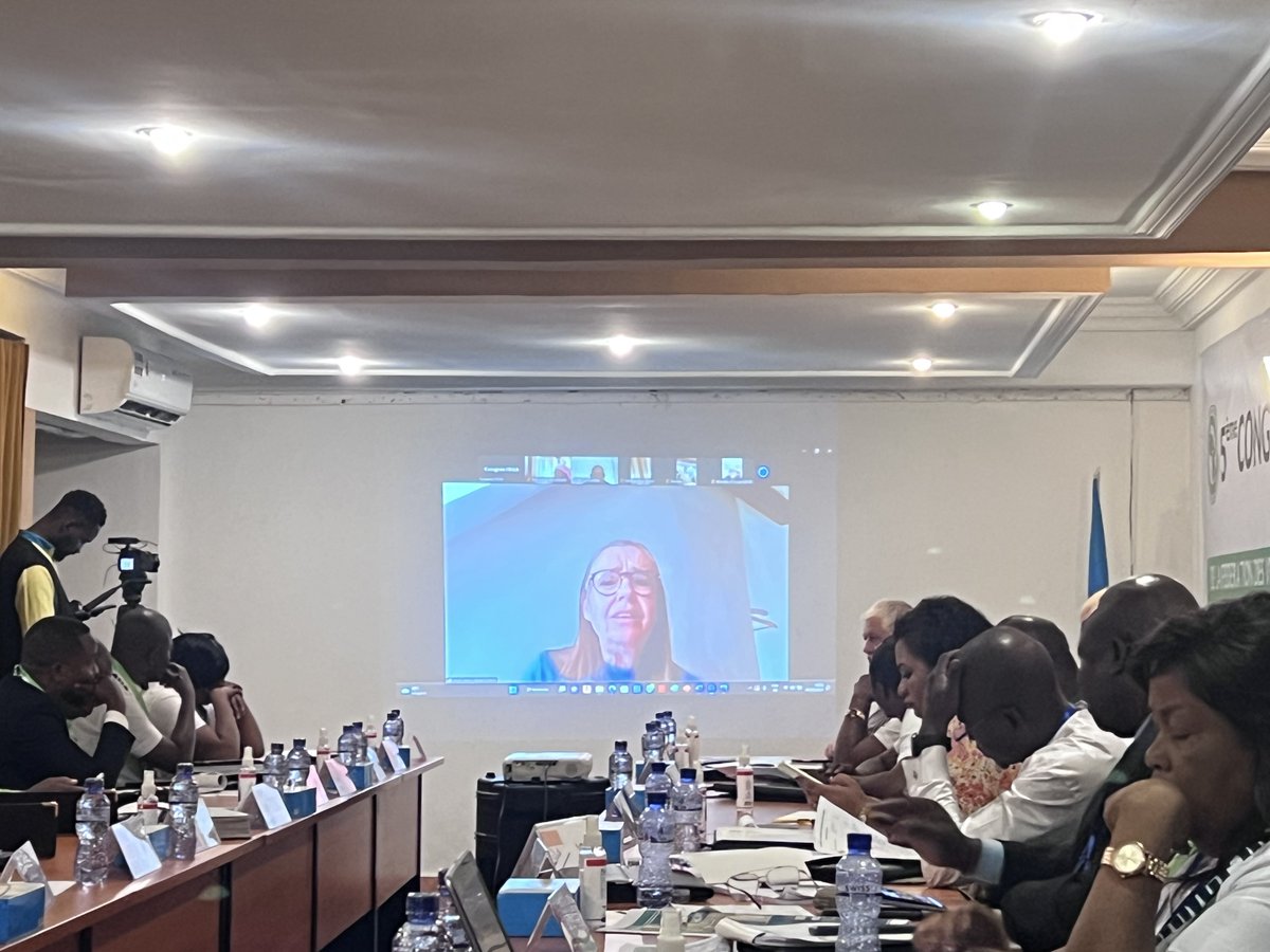 #RDC #VERT Le 5è congrès de Fédération des verts Africains se tient à Kin du 23-26 mai, avec thème: “Ancrage de l’Ecologie pô en Afrique: enjeux, défis et perspectives”. Plus de 10 pdts des partis écolo africains y prennent part. Congrès organisé par l’Aeco, parti de <a href="/DidacePembe/">Pembe Didace B.</a>