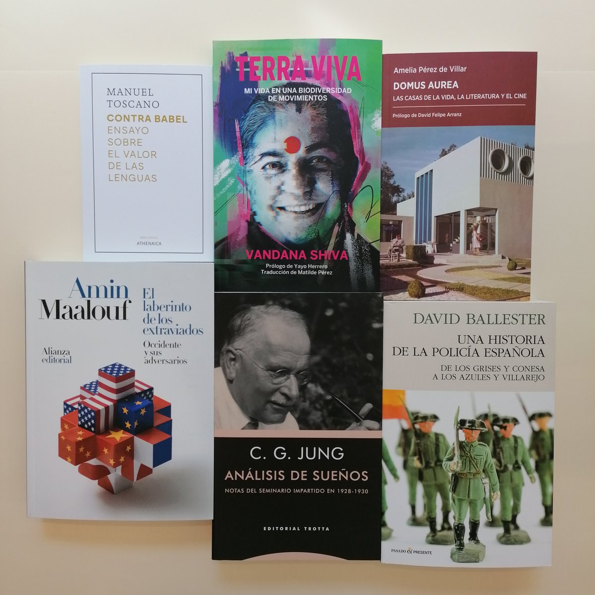 📚 NOVEDADES DE LITERATURA Y ENSAYO EN ESPAÑOL 📚 Compartimos libros muy esperados en literatura, lingüística, sociología, psicología y más. ¡Os esperamos en Pasajes para descubrirlas!