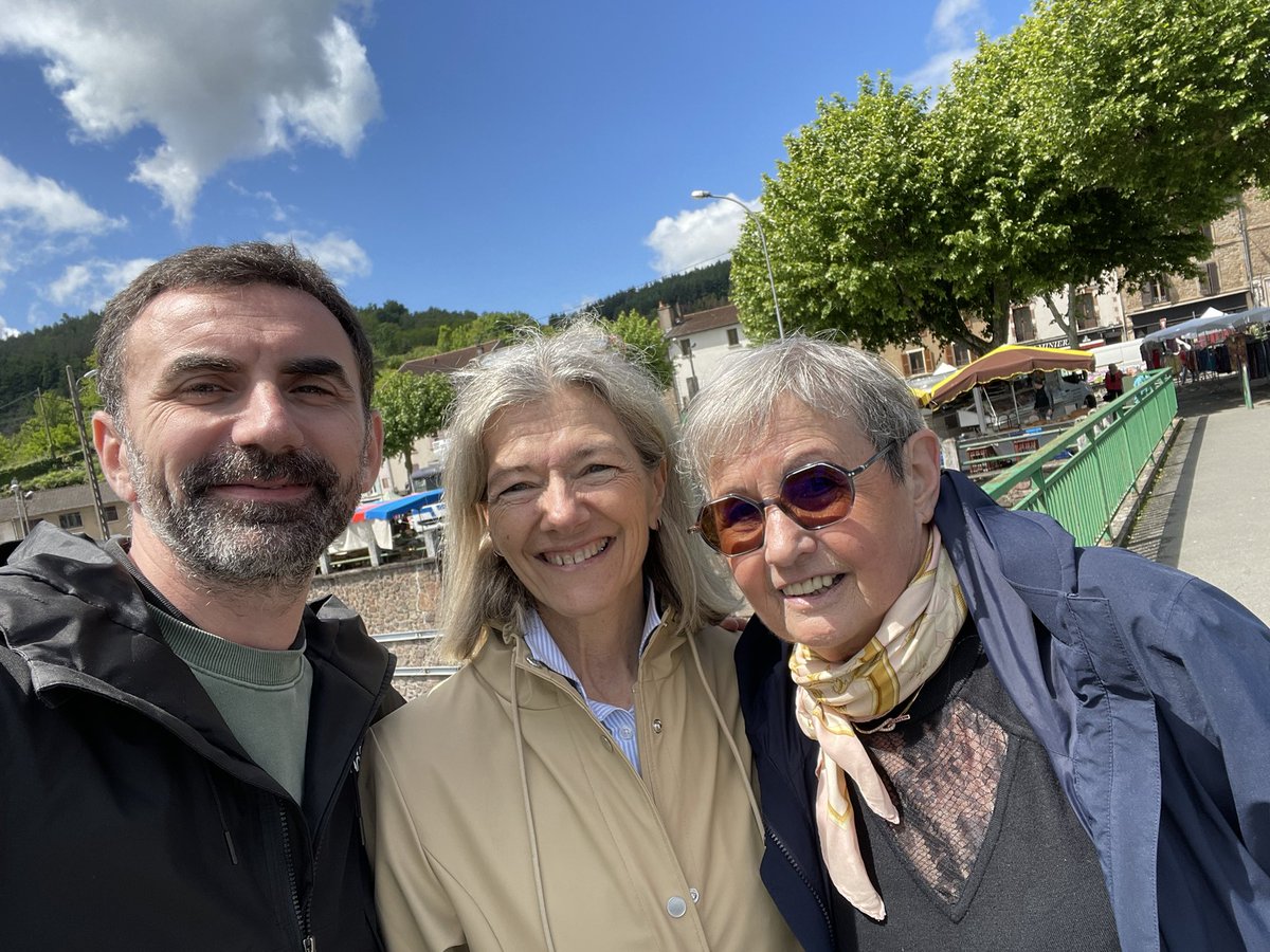 Avec la députée européenne @AMALRICCatheri1 et #avecvous sur le marché de #Decazeville pour échanger sur les enjeux européens et leurs traductions concrètes dans notre quotidien, ici dans l’Ouest-#Aveyron.
Oui nous avons @BesoindEurope !🇪🇺
#ElectionsEuropéennes2024🇪🇺
#9juin2024🇪🇺