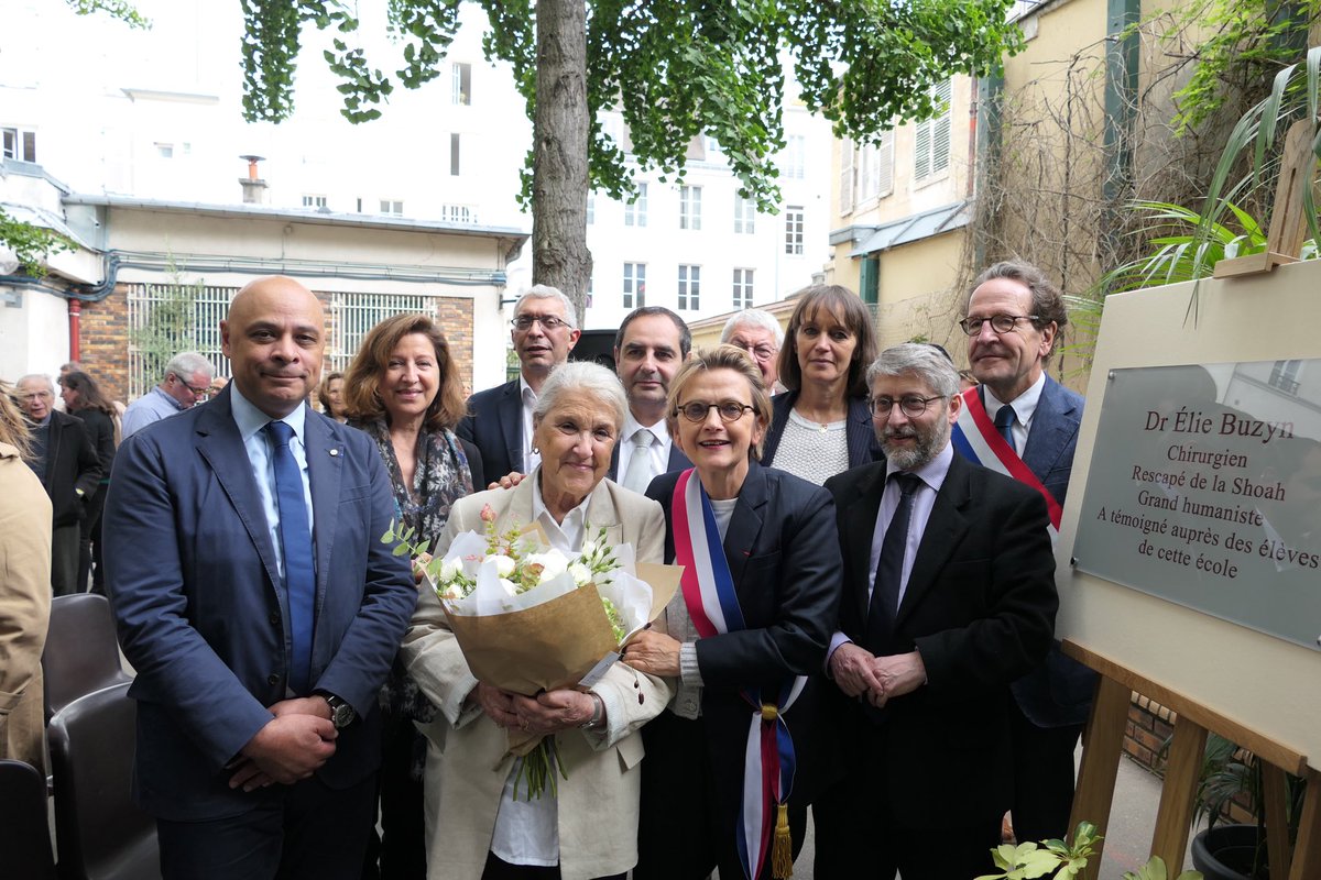 Nous rendions hommage à Élie BUZYN à l’occasion des 2 ans de sa disparition dans l’école qui porte désormais son nom. Émotion et fierté de faire perdurer la mémoire de ce grand humaniste, rescapé de la Shoah, qui avait témoigné sur l’horreur des camps jusqu’à son dernier souffle.