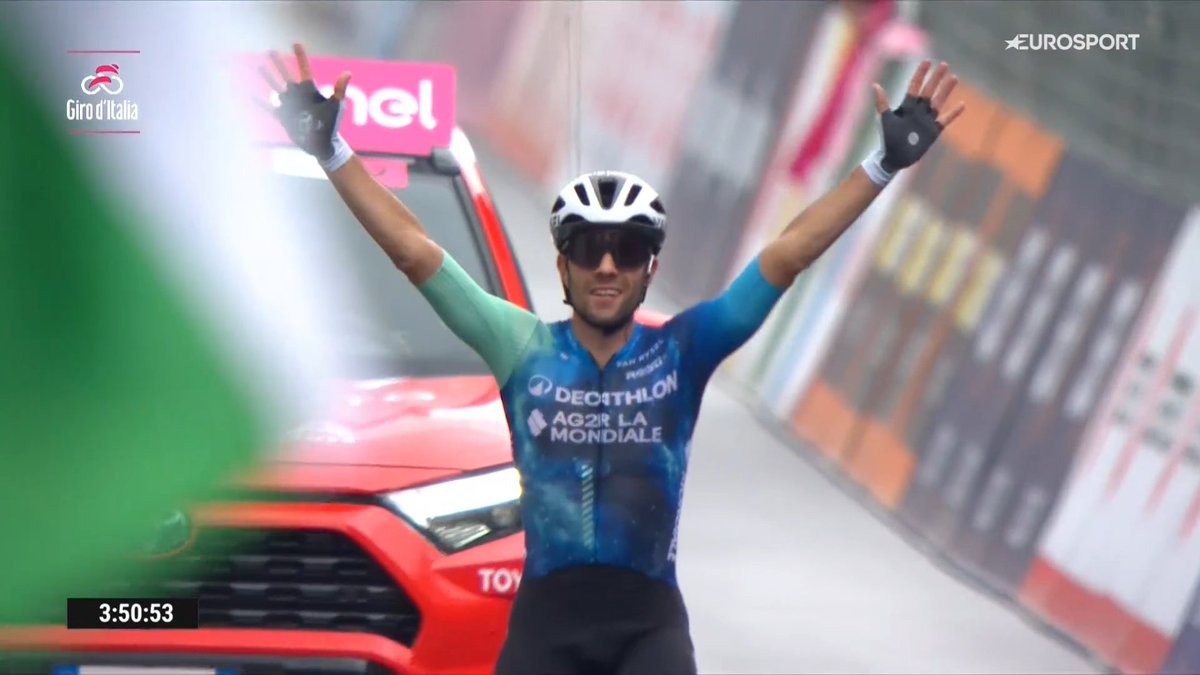 Andrea Vendrame 🇮🇹 remporte en solitaire la 19ème étape du Giro d'Italia 2024. La 2ème victoire de l'équipe Décathlon - AG2R, la 3ème d'une équipe française 👏 #AndreaVendrame 🇮🇹 wins the 19th stage of the Giro d'Italia 2024 solo. The 2nd victory for the #DecathlonAG2R team, the