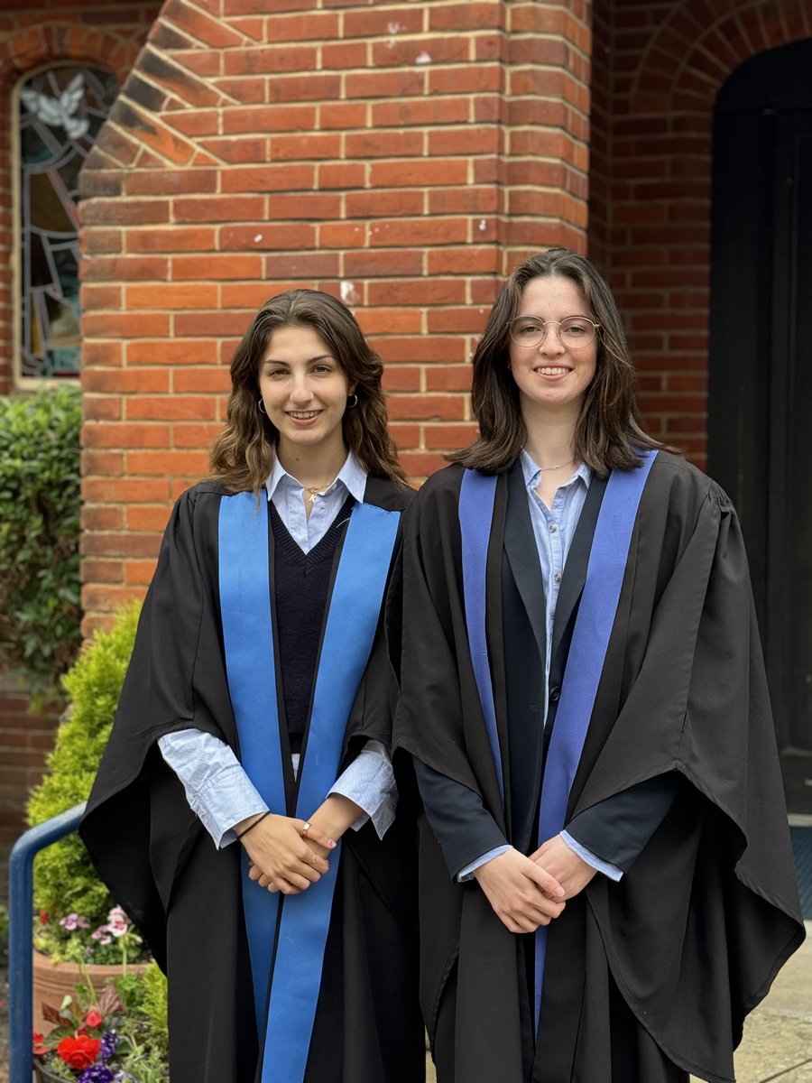 Congratulations to Karolina and Rosie in Year 13, who have both been awarded music scholarships at Cambridge University and the Royal College of Music respectively! We are extremely proud of their achievements and wish them every success at university and beyond. 🎶👏