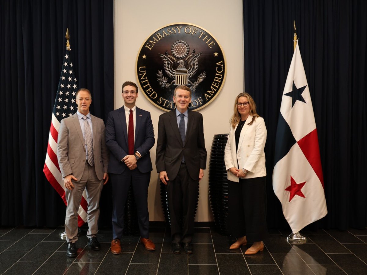 Recibimos en la embajada al senador Michael Bennet 🇺🇸, quien visita Panamá junto a una delegación estadounidense y se reunirá con autoridades locales para abordar temas de seguridad, lucha contra el narcotráfico, colaboración económica y migración. #EstamosUnidos