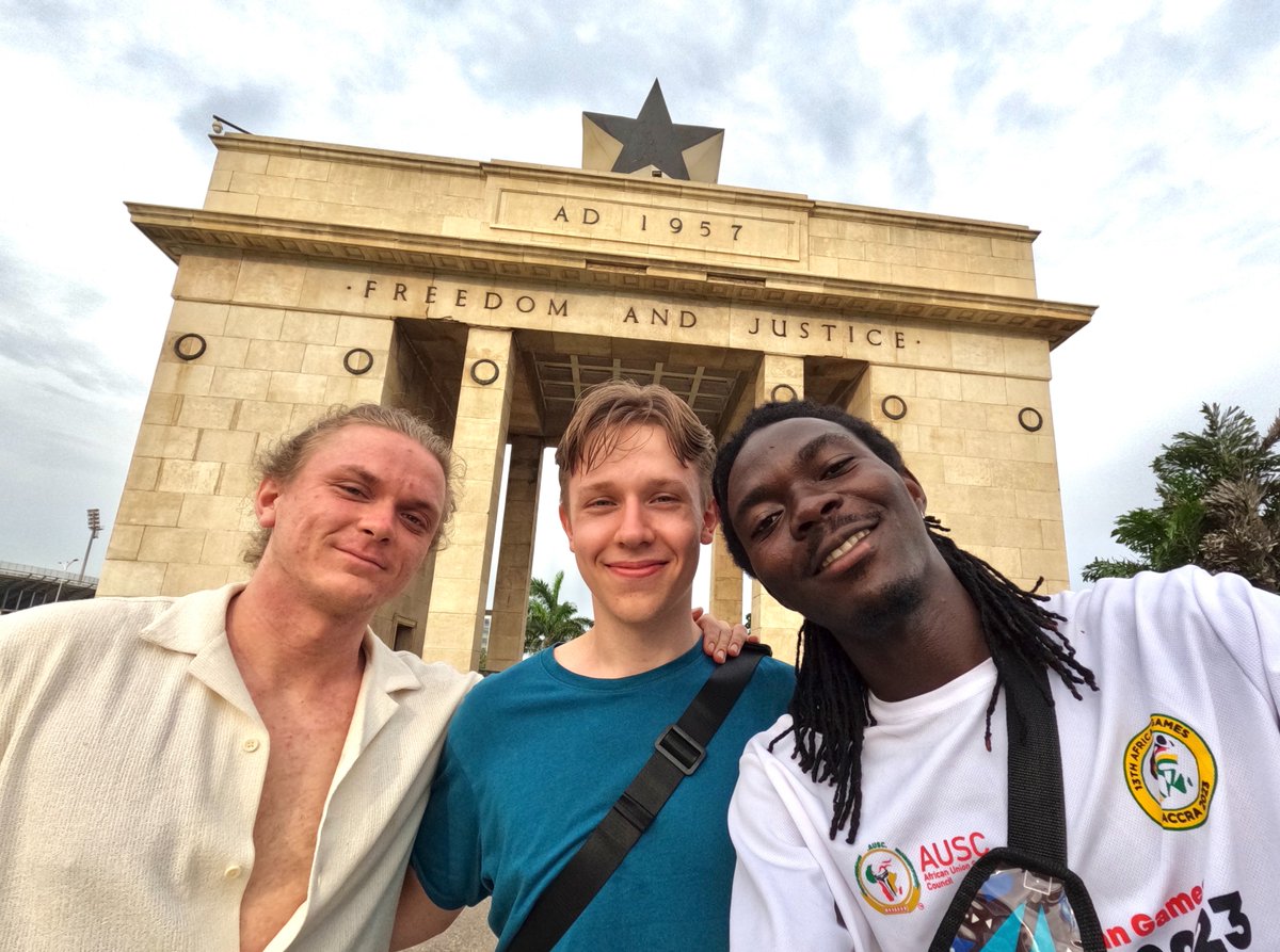 Couchsurfing tweet media