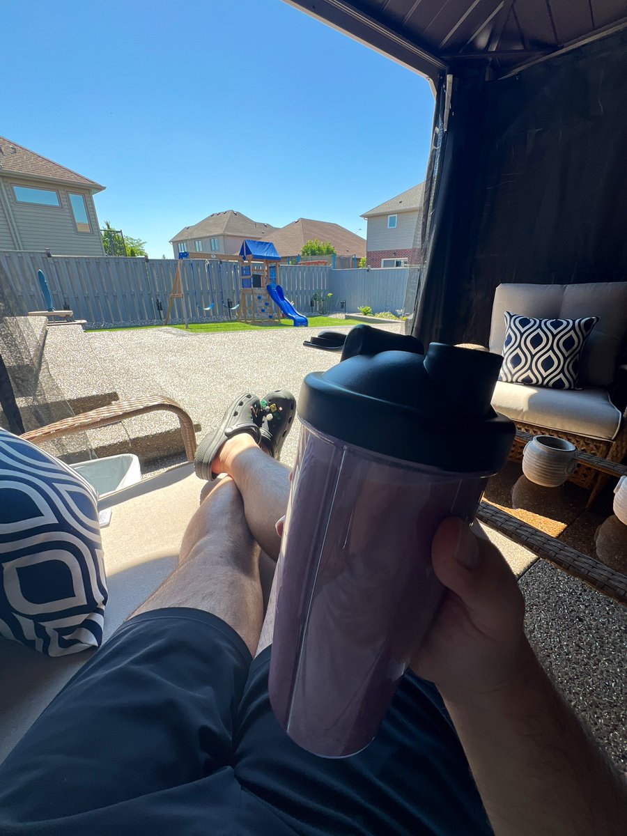 GM ☀️
Had some fun at the gym now enjoying a protein packed smoothie and listening to Red Hot Chili Peppers 🌶️ 
Happy Friday 🙂‍↕️