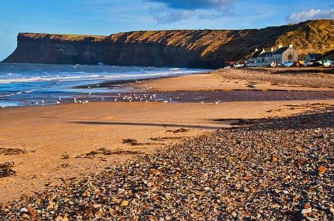 A coastal town, hailed as 'England's most beautiful', has been declared the UK's top holiday destination for 2024 - and what's more, it is only a few hours drive from Derbyshire ☀ tinyurl.com/2af3qww2