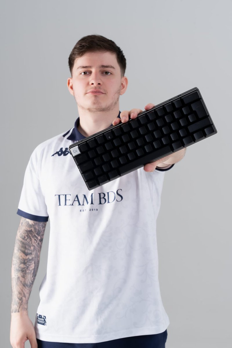 🎁 Giveaway 🎁

To celebrate my qualification to the Major semi-finals, with <a href="/TeamBDS/">Team BDS</a> and <a href="/LogitechGFrance/">Logitech G France</a>, we're organizing a giveaway to win a Pro X 60 keyboard ! 

To participate :
➡️ Follow me and <a href="/TeamBDS/">Team BDS</a>
👍 Like this tweet
🗨️ Tag a friend

We will select the winner after