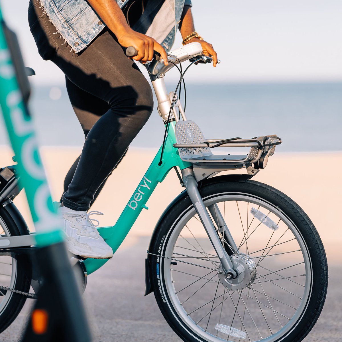 This long weekend don't bank on staying indoors! 🌞 Get riding with Beryl and enjoy: ✅ Easy to use app 🌳 Zero emissions 🚲 Flexible transport Our bikes and e-scooters are a safe investment for your days off. 🌇✨ Download the Beryl app now: beryl.app/CLx3QyIyRJb