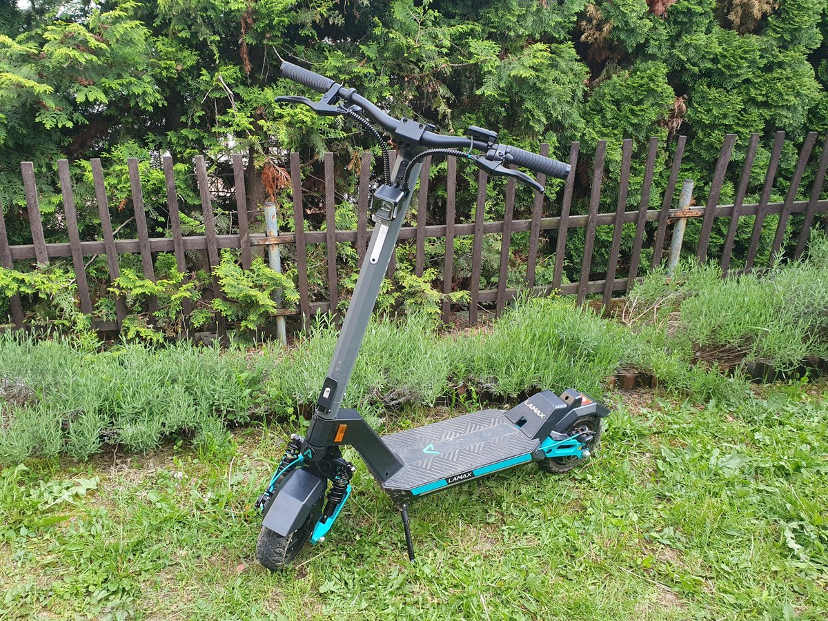 ITmixCZ's tweet photo. Elektrokoloběžka 🛴 Lamax eTank SA70 oslovila svým netypickým industriálním vzhledem 🌆. 

Nabízí 👉 
👌 vysoký výkon, 
👌 efektivní odpružení, 
👌 kotoučové a motorové brzdy, 
👌 bezpečnostní zámek, 
👌 a přehledný LCD displej. 

Více detailů ➡️
https://t.co/jmdp2kseZS https://t.co/9snJRBK8jn