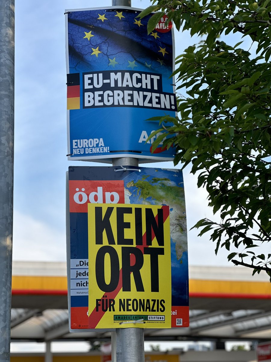 JCaniceus's tweet photo. Die #ÖDP, die ökologisch-demokratische Partei in #Kempen, hat die richtige Antwort auf Nazis. #noafd https://t.co/sW3qRq1AAr