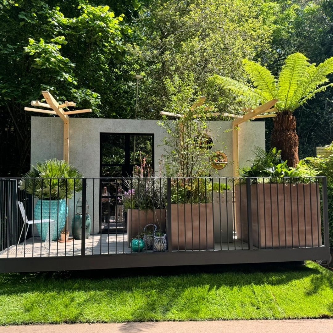 We were delighted to welcome visitors to the beautiful Discover More Garden sponsored by Viking at @The_RHS Chelsea Flower Show 2024. Designed by award-winning garden designer Paul Hervey-Brookes (@HerveyBrookes), this contemporary balcony garden features plants from all 7