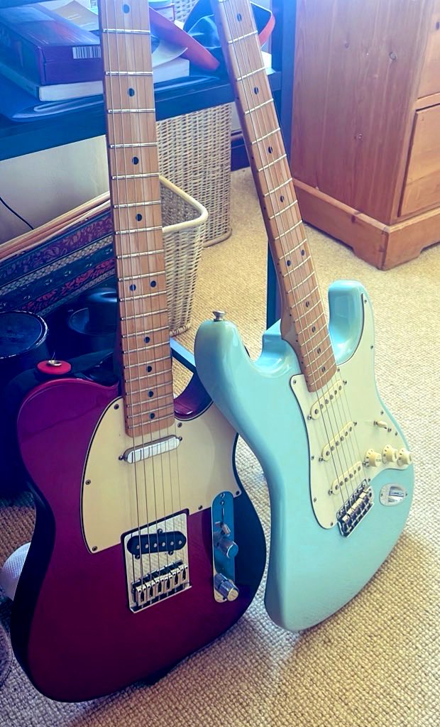 3violetMistyblu's tweet image. All my #guitarist friends out there 
Gonna get me some new strings for baby blue 
Really need changing 
So…
Reckon I need 9 or 10s? 
Thinking Ernie Ball 🤔 gonna have a go myself! 
Don’t panic
I’m getting shown how…
Exciting! 
Also been using .73 #plectrums 
this sound right?