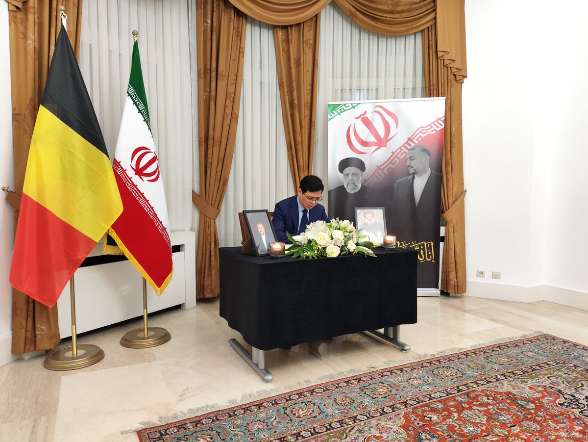Today, Minister Zhu Jing, Chargé d'Affaires a.i. of our Mission, extended profound condolences on the passing of Iranian President H.E. Seyed Ebrahim Raisi and FM H.E. Hossein Amir Abdollahian at the Embassy of Iran in Belgium 🇨🇳🇮🇷