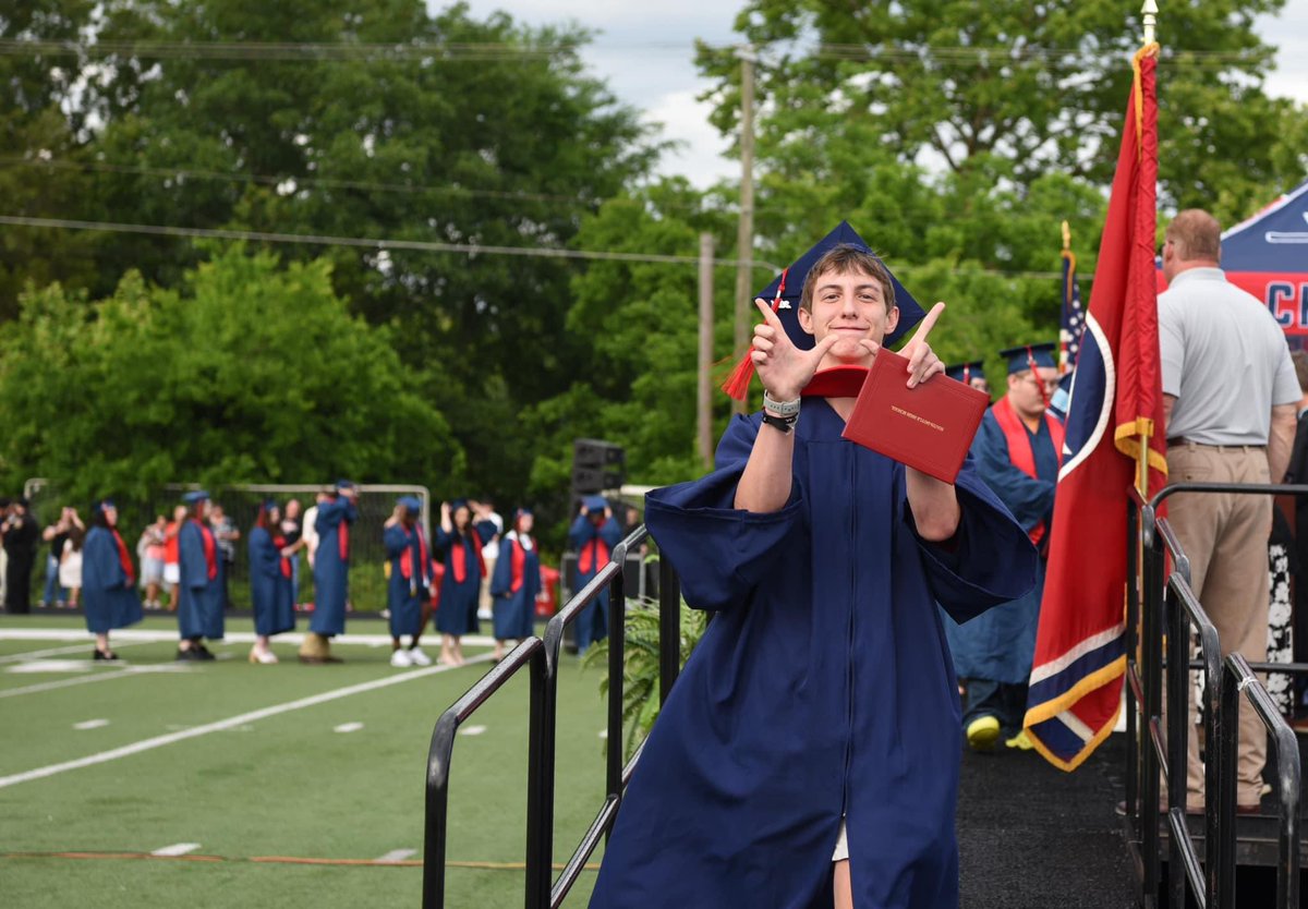 JenniferHebar's tweet photo. Son graduating from his high school in Knoxville, TN and always representing! 😊@UWBadgers https://t.co/yK8sMfrZcZ