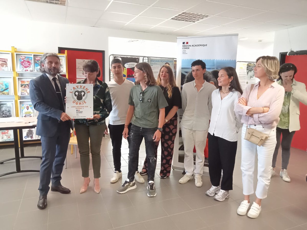 #EcoCitoyenneté |🌱L'<a href="/accorse/">Académie de Corse</a>, grâce à un fort enracinement de l'#EDD dans les établissements scolaires et à une prise de conscience collective autour de la protection de l'environnement, compte 74% de ses collèges et 57% de ses lycées labellisés #E3D.👏
"L'avvene oghje"!🌍
[1/2]