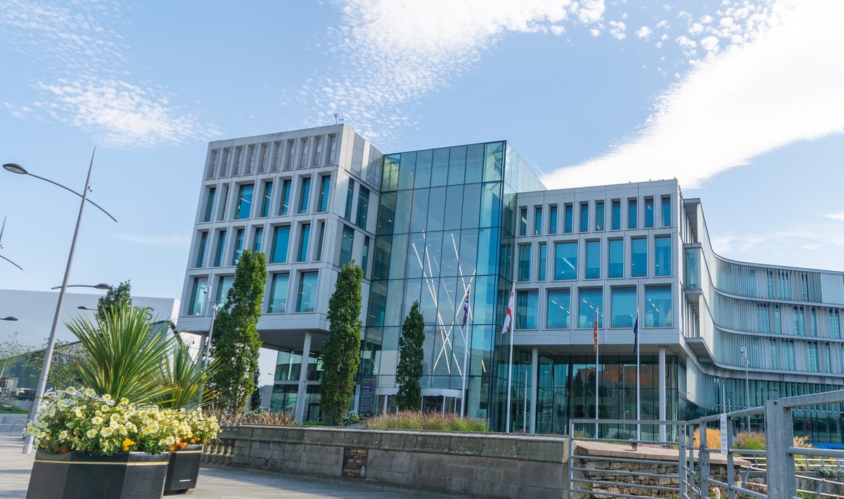 RochdaleCouncil's tweet image. Our offices are closed this bank holiday Monday (27 May). There are no planned changes to bin collections. More info and details about online services is at rochdale.gov.uk. If you need to speak to us urgently our emergency number is 0300 303 8875 #SpringBankHoliday