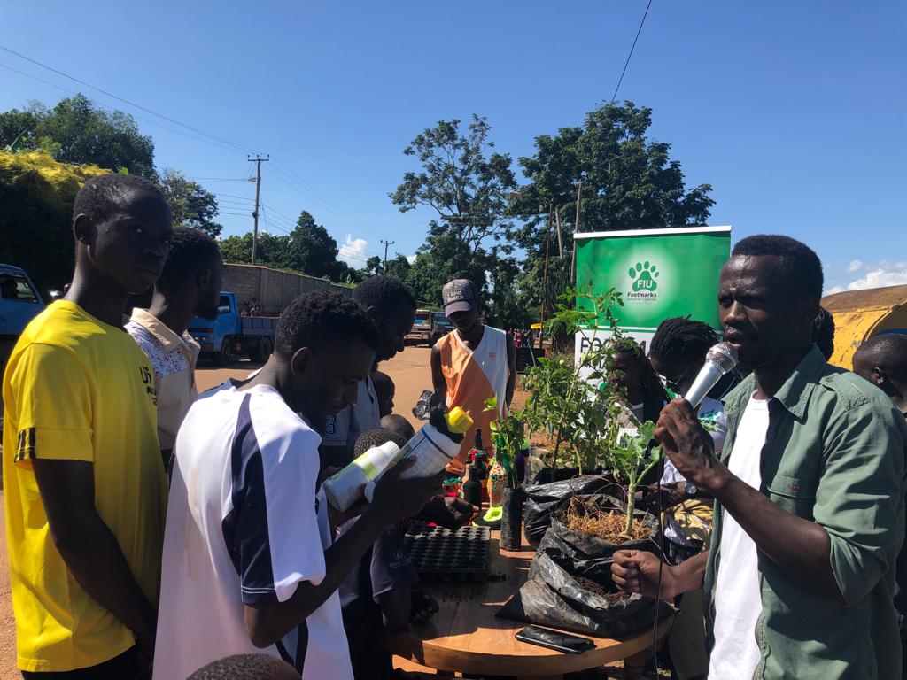 #Youth inclusion plays a key role in building community climate resilience. @FootmarksU  continues to intensify Youth engagement efforts and focus on community led adaptation solutions to addressing #climate change issues in Kirombe ghetto community
@activecitizensu 
@PlanUganda