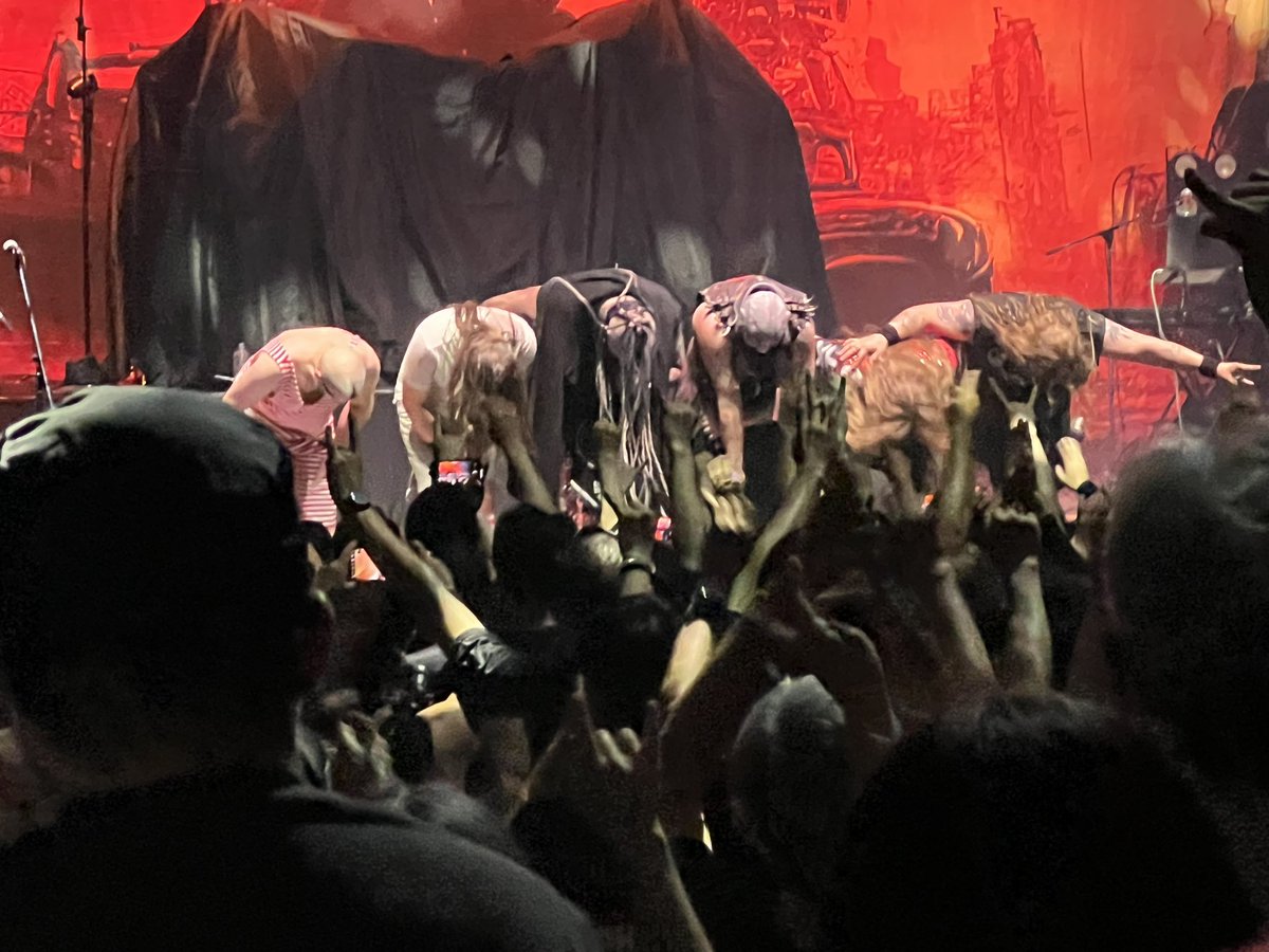 HommaKats's tweet photo. 05.22.2024
Turmion Kätilöt OMEN X TOUR
オープニングアクトは初来日のTurmion Kätilötが
努めました。
デスボイスのツインヴォーカルのバンドはありそうで無い編成ですので逆に新鮮でした🤘🏻
#TurmionKätilöt
#MCRaakaPee
#Shag_U
#BobbyUndertaker
#MasterBates
#DQ
#Runq
#ZeppShinjuku
@TKT2023official
Set List
01. Sormenjälki
02. Pirun Nyrkki
03. Verestä Sokea
04. Isä Meidän
05. Viha Ja Rakkaus
06. Grand Ball
07. Teurastaja
08. Kun Kesä Kuori
09. Kyntövuohi
10. Dance Panique
11. Naitu
12. Kuorettavia Vammoja
13. Sikiö
MC RAKKA PEE Vocals
SHAG-U Vocals
BOBBY UNDERTAKER Lead Guitars
MASTER BATES Bass Guitars
DQ Drums
RUNQ Synths